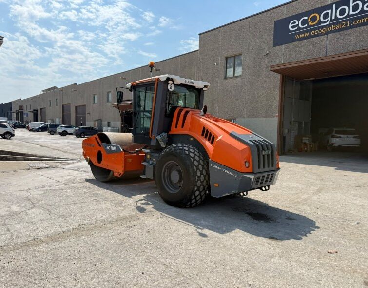 HAMM  HC110i **IMPECCABLE-LIKE NEW**